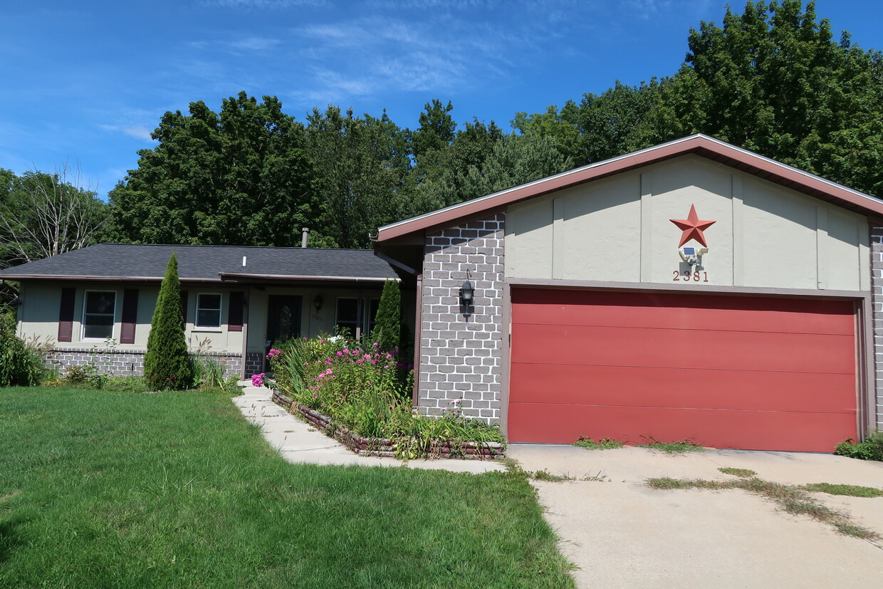 Primary Photo - 2381 Mapleview St SE