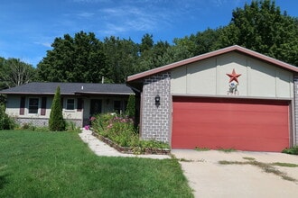 Building Photo - 2381 Mapleview St SE