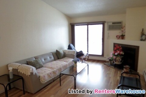 Building Photo - 3420 Golfview Dr