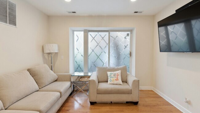Foto del edificio - 3348 W Wilson Ave