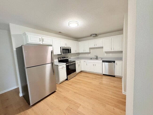 Building Photo - Move In Special 3 Bedroom | 2 Bath | 1-Car Garage Ranch Duplex – Lee’s Summit