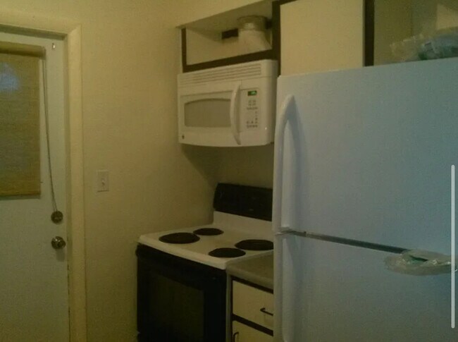 Foto del edificio - 21130 Bersell Ave