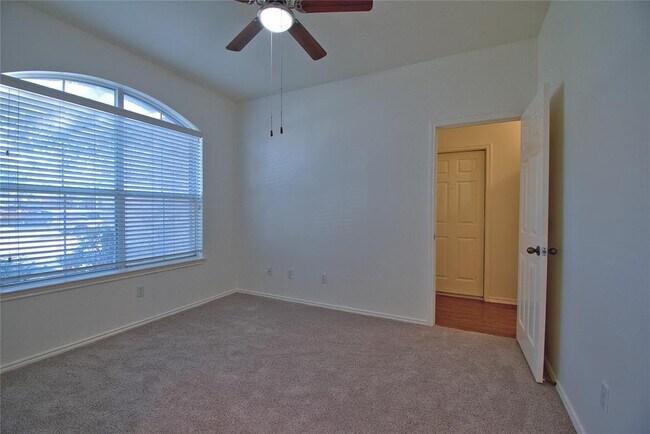 Building Photo - 3112 Blue Ridge Dr