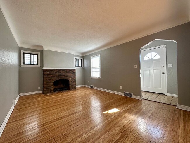 Building Photo - Beautiful 4 bedroom house in St. Paul!!