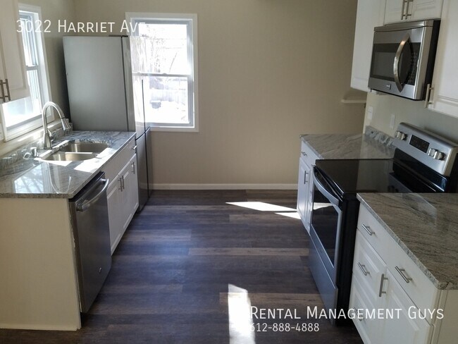 Foto del edificio - Beautiful 3 Bedroom! 2 Car Garage, Updated...