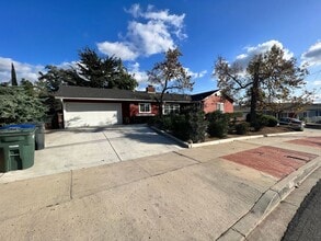 Building Photo - 1467 Country Crest Dr