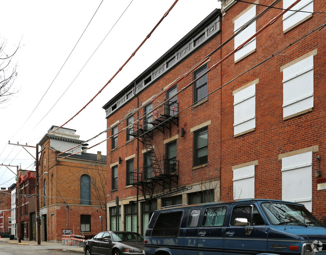Building Photo - 13 W 15th St