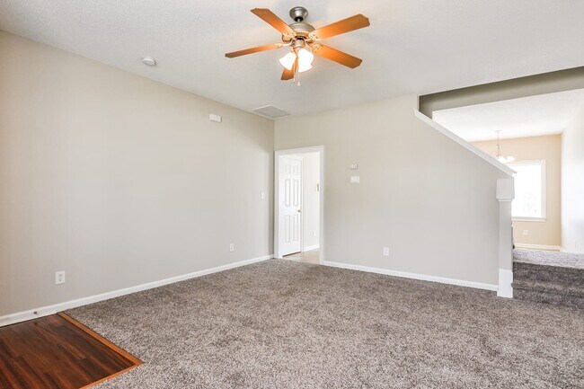 Foto del edificio - 6828 Lakinsville Ln