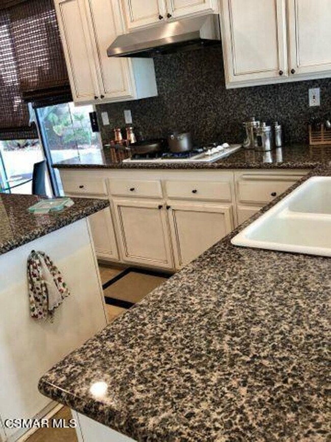 Foto del edificio - Thousand Oaks Meadow Wood Home. Wood Flooring (No Carpet). Near Lang Ranch Elementary