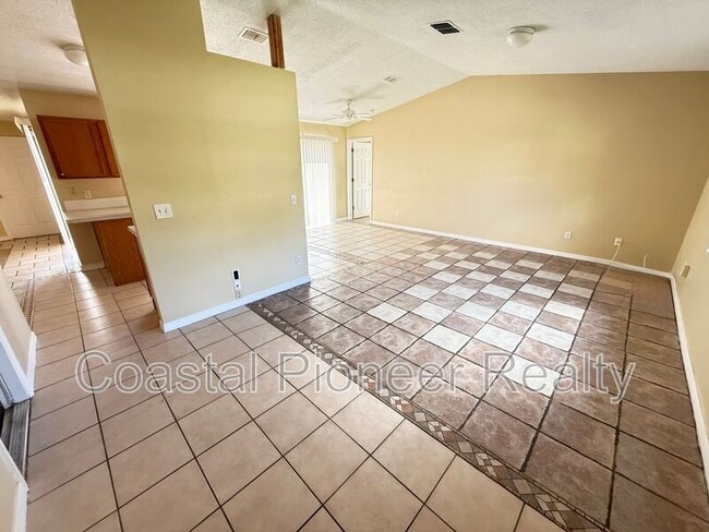 Foto del edificio - 724 Versailles Ln