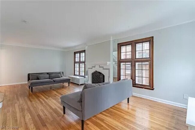 Foto del edificio - Spacious 4-Bedroom Colonial in Shaker Heights