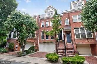 Building Photo - 1533 N Colonial Ct
