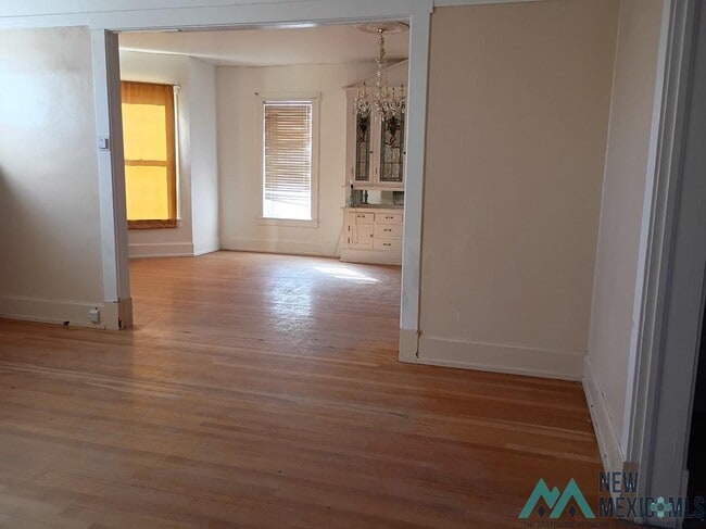 Building Photo - 320 S Zinc St