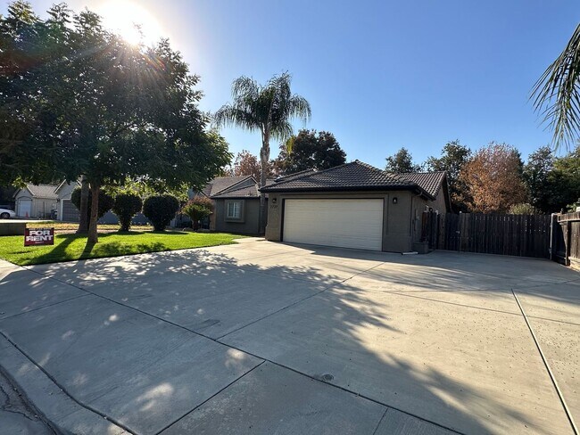 Foto del edificio - Cozy NW Visalia Home Rent Ready!