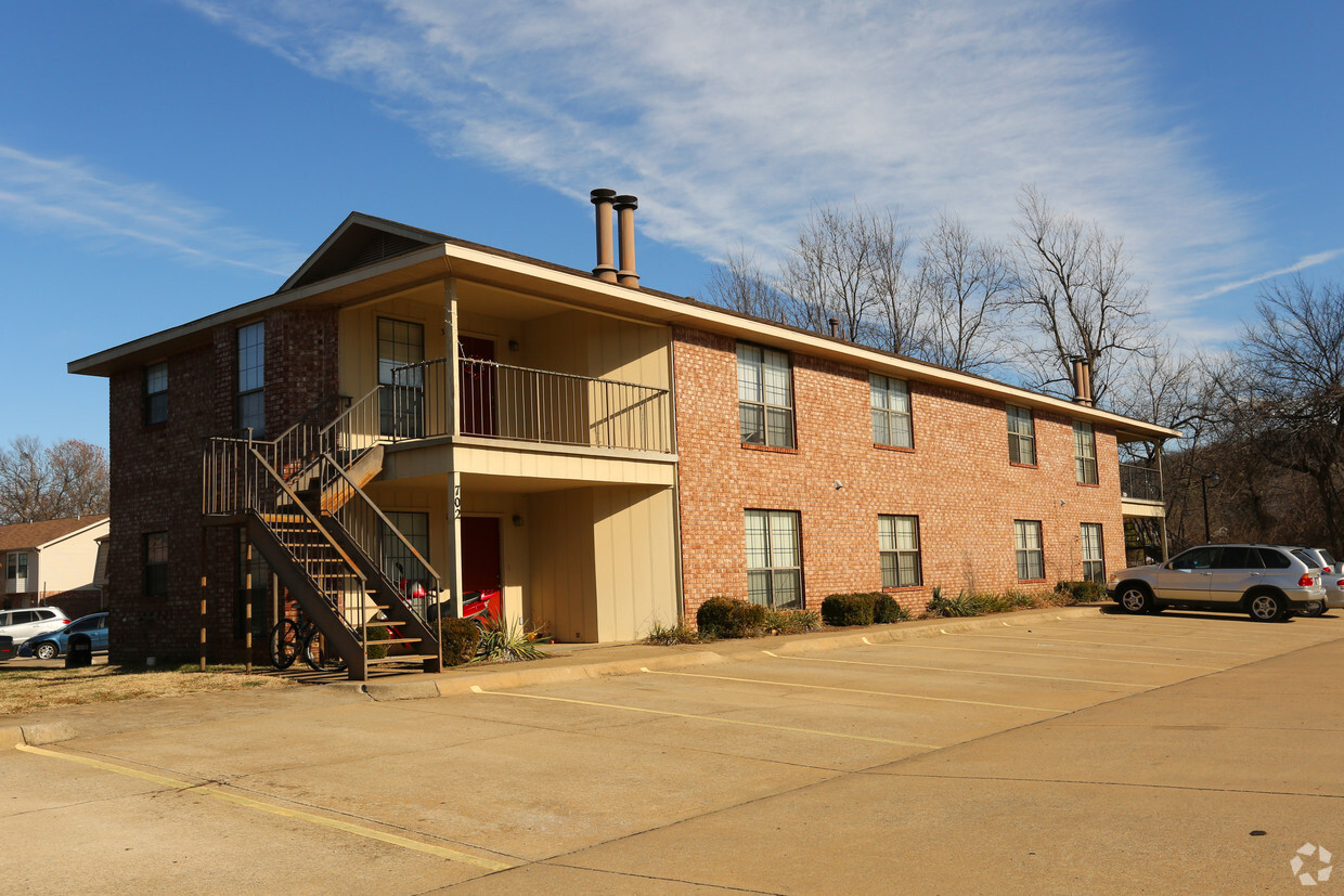 Primary Photo - Leverett Townhouses