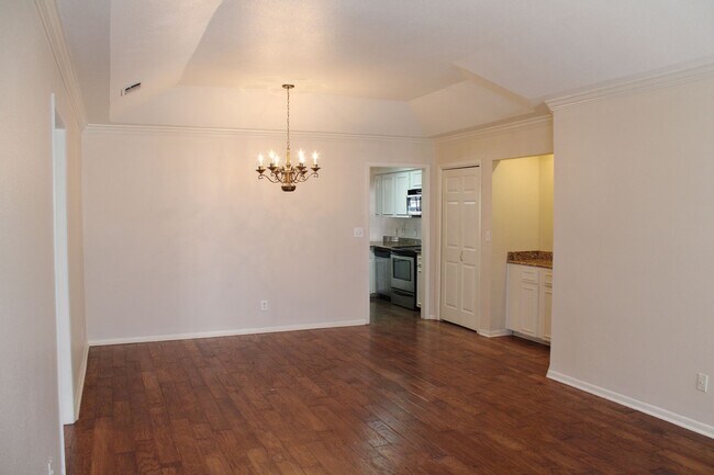 Foto del edificio - 2-BEDROOM ALAMO HEIGHTS CONDO