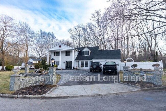 Building Photo - 30 Dumond Pl