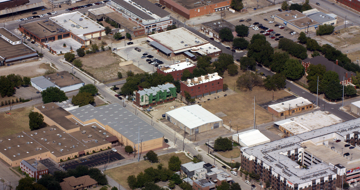 Primary Photo - The College Avenue Townhomes