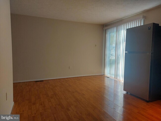 Building Photo - 1312 Hillcrest Dr