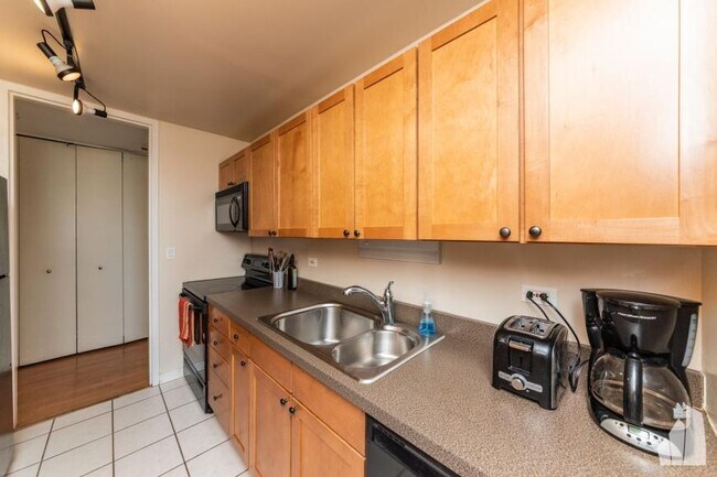 Building Photo - 2 bedroom in Chicago IL 60613