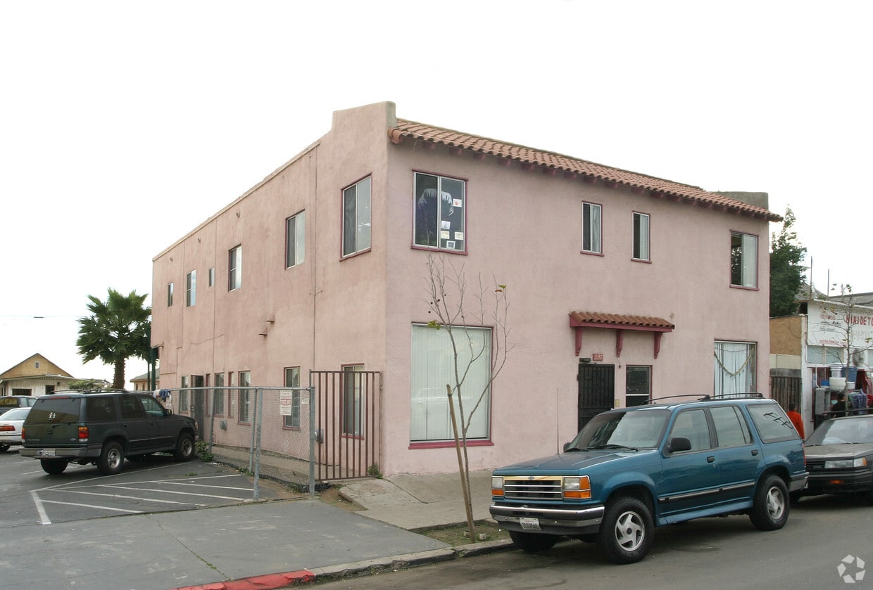 Primary Photo - 3137 National Ave