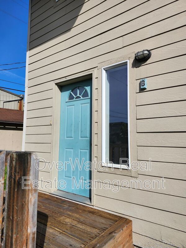 Building Photo - 705 Pearl Dr