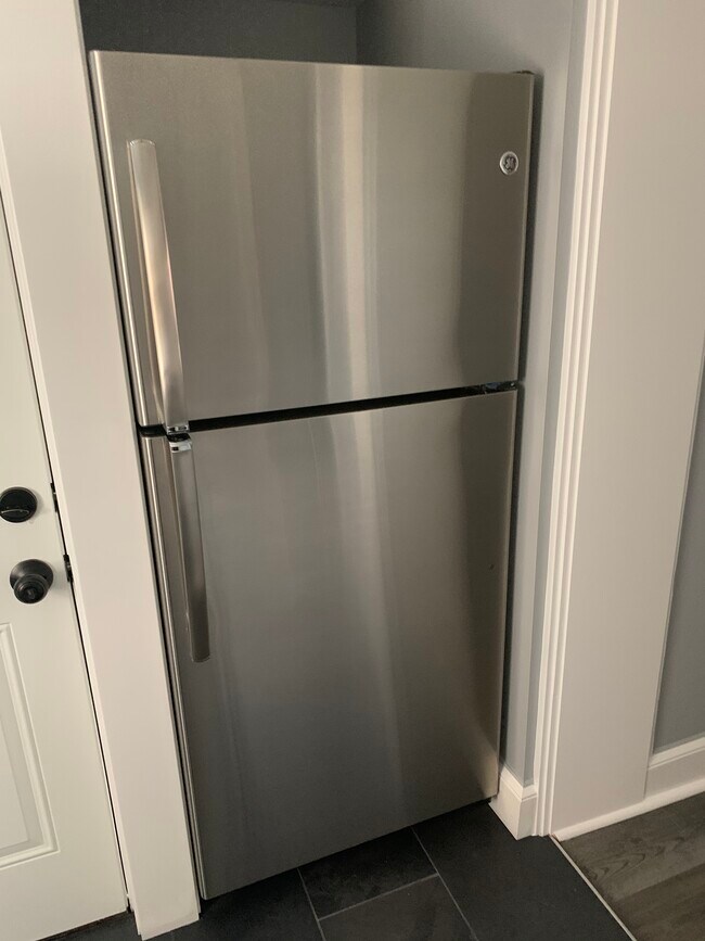 Stainless Steel Appliances - 1828 E Hazzard St