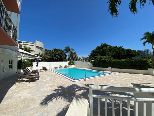 Foto del edificio - 3000 E Sunrise Blvd