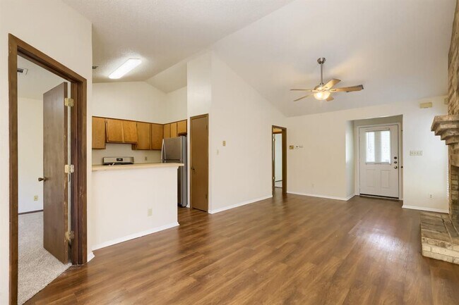 Foto del edificio - 2504 Howellwood Wy