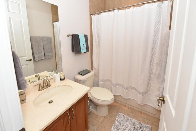 Foto del edificio - 3033 Waterside Cir