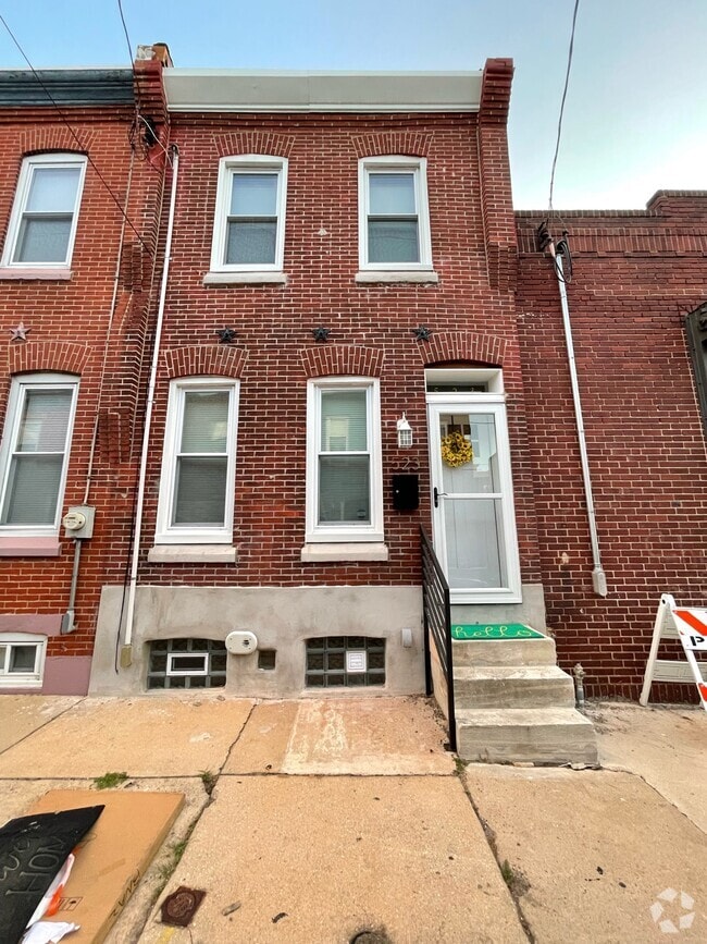 Building Photo - 523 Emily St