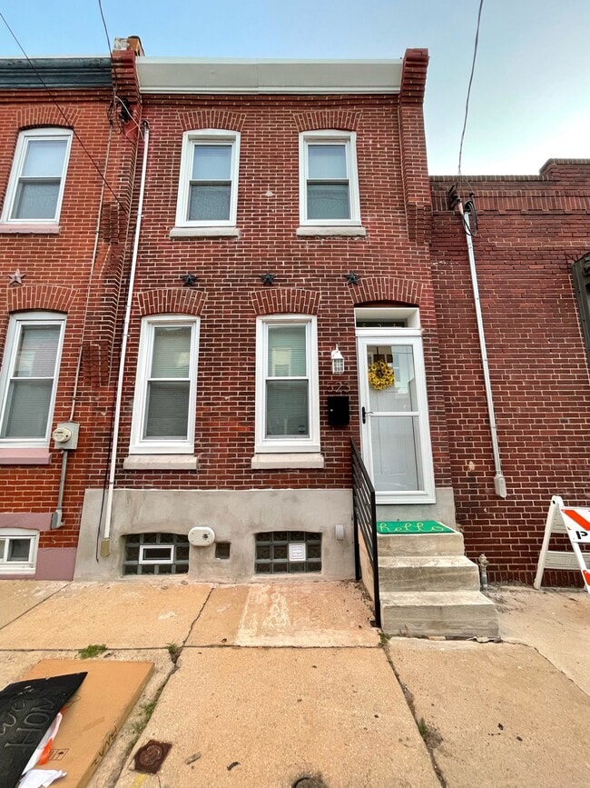 Building Photo - 523 Emily St