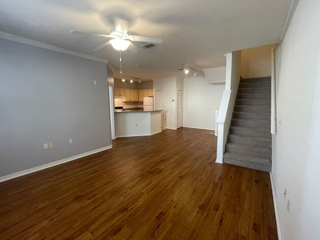 Building Photo - 2BR/2BA Visconti Townhome with Hard Wood F...