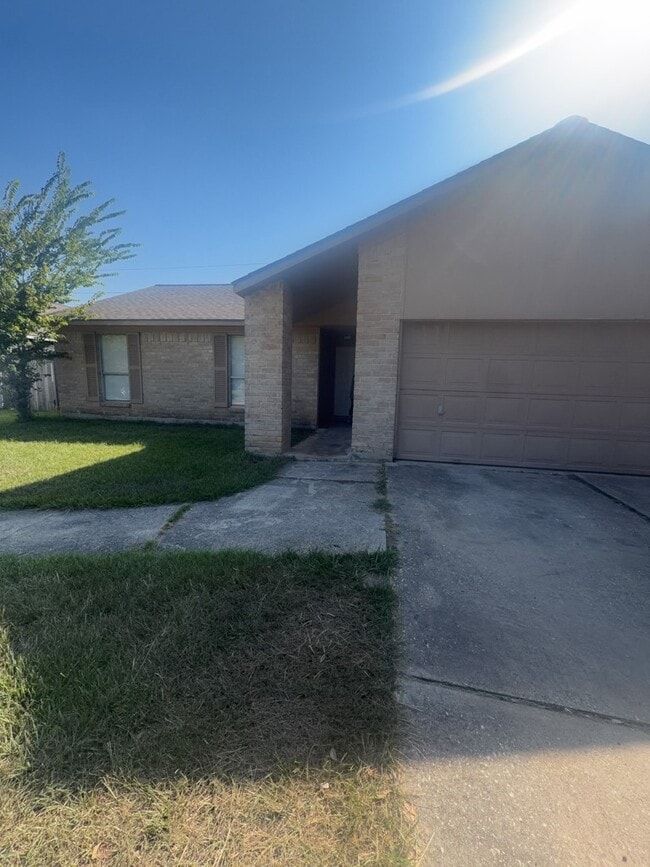 Building Photo - 18214 Almonte Ln