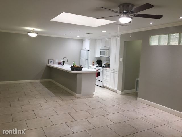 Building Photo - 10841 Greenwillow St