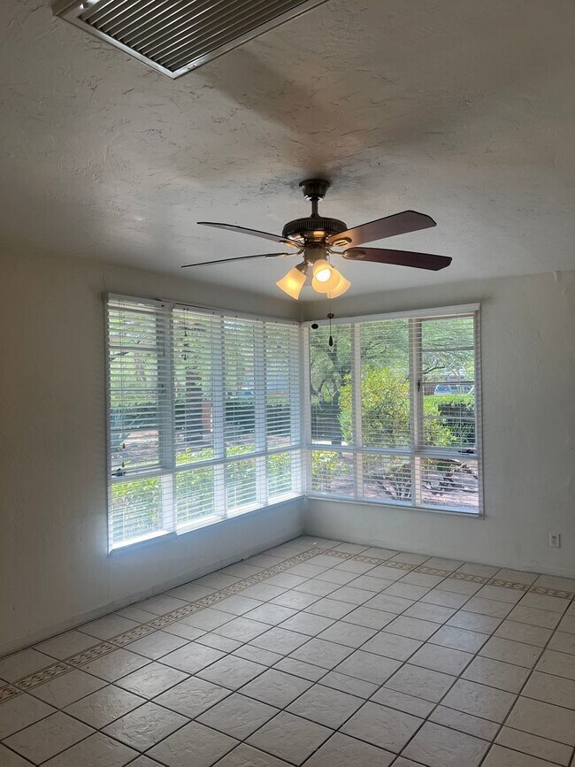 Foto del edificio - Comfortable & Cozy 2 Bedroom Townhome Walk...