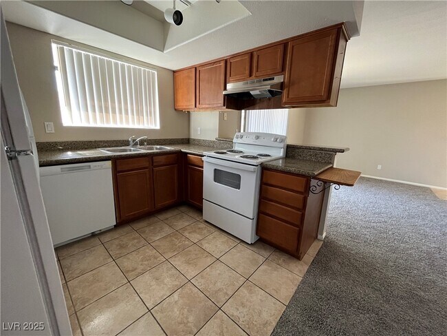 Building Photo - 7300 W Pirates Cove Rd