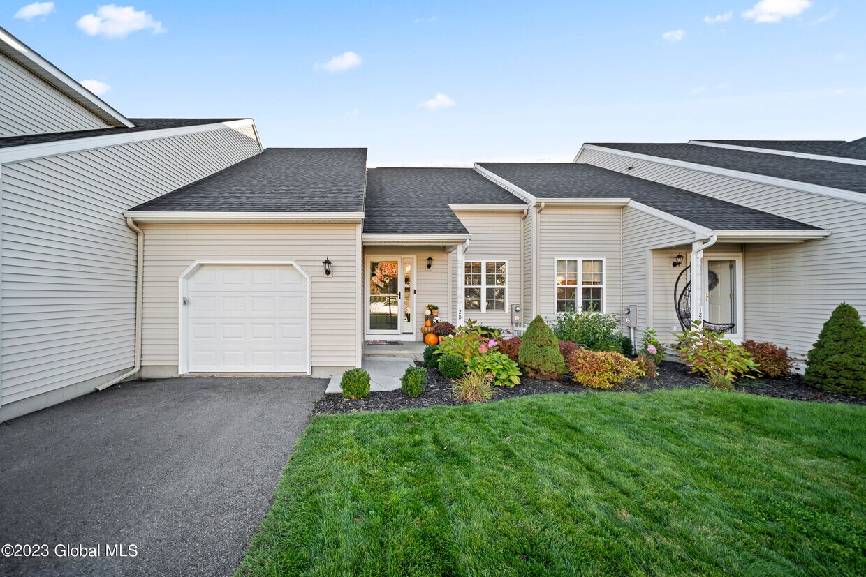 12 Pointe W Dr, Clifton Park, NY 12065 Townhome Rentals in Clifton