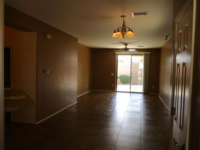 Building Photo - Family Friendly Home
