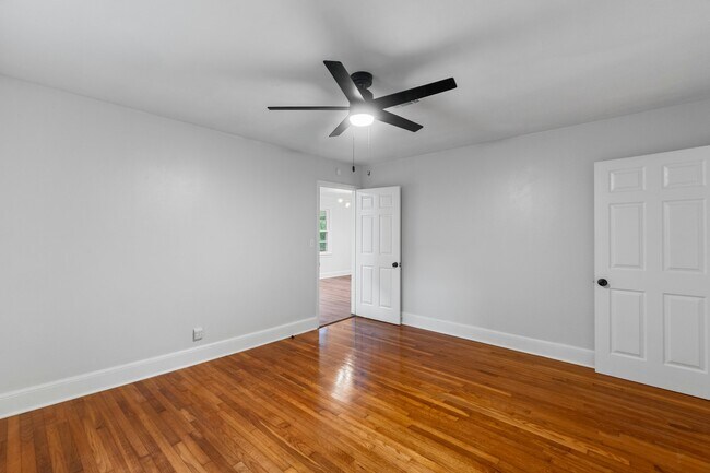 Foto del edificio - 921 Duane Ave