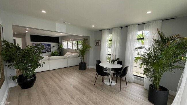 Foto del edificio - 4 br, 2 bath House - 329 SW 8th Ave