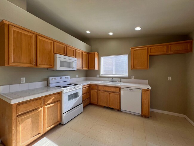 Foto del edificio - 3 bedroom home in Donner Trails Estates