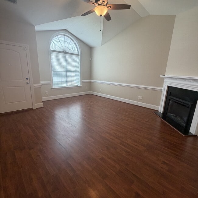 Building Photo - 3504 Ellsworth Dr