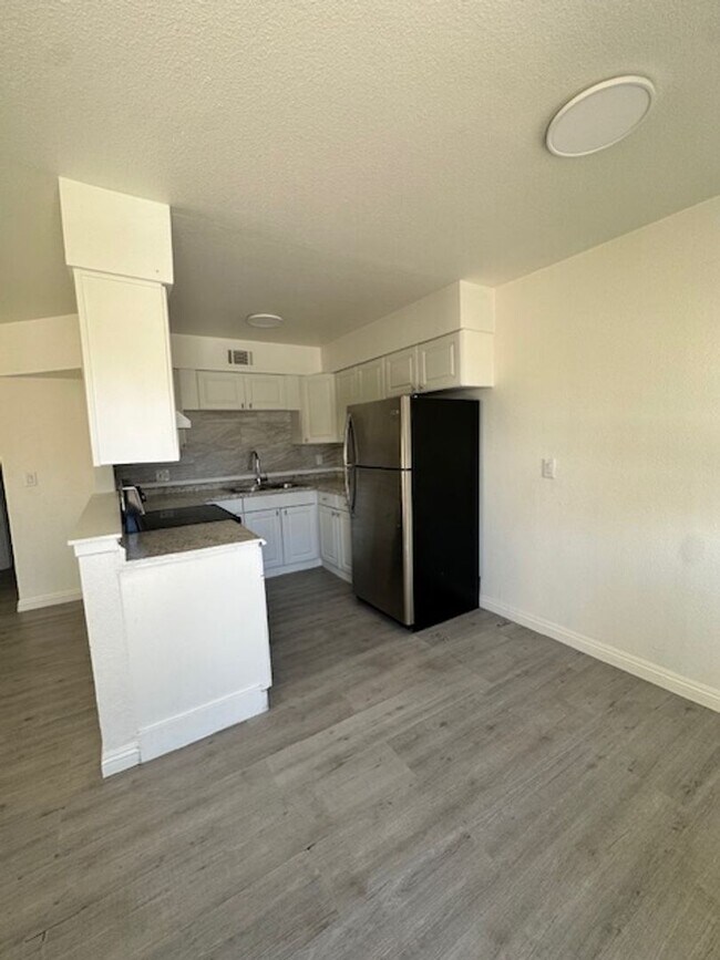 Building Photo - 2121 Oceanus Ln