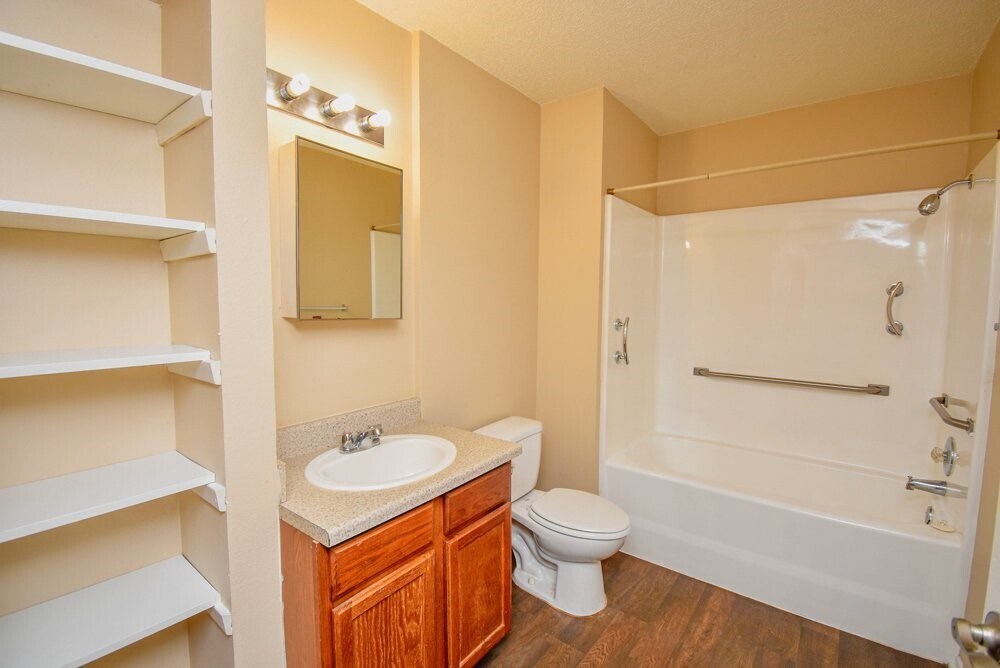 Foto principal - 1220 Heritage Dr