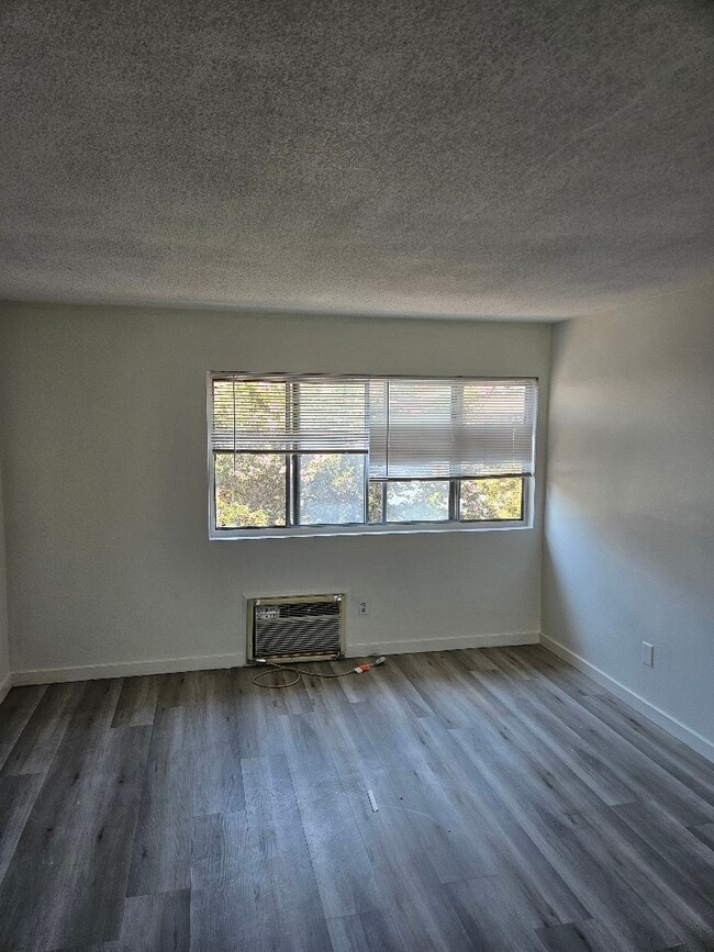 Building Photo - 2331 W West Ave
