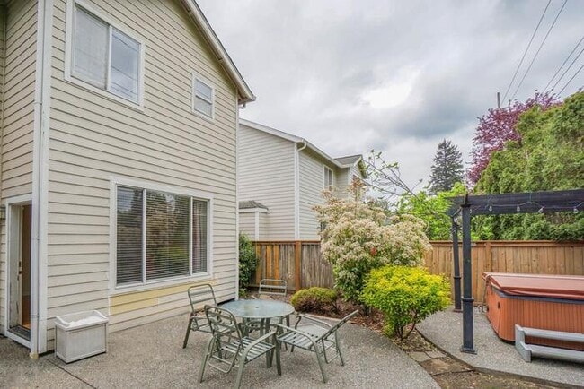 Foto del edificio - BEAUTIFUL FOUR BEDROOM HOME IN EAST COUNTY