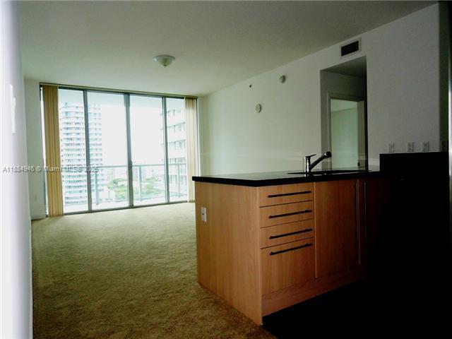 Foto del edificio - 1111 SW 1st Ave