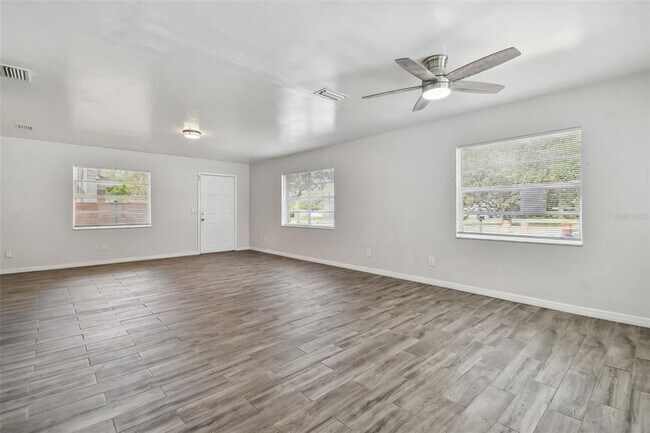 Building Photo - 3605 E Royal Palm Cir