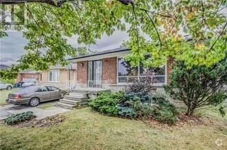 Building Photo - 206 Crocus Dr